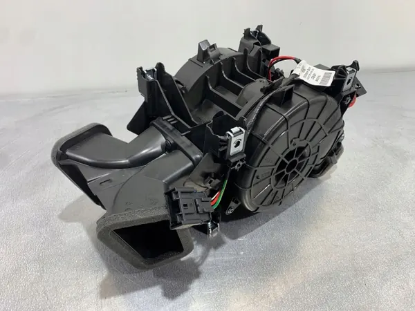 Peugeot 5008 Lämmityspuhallin OEM FBZ19181 - Käytetty image 3