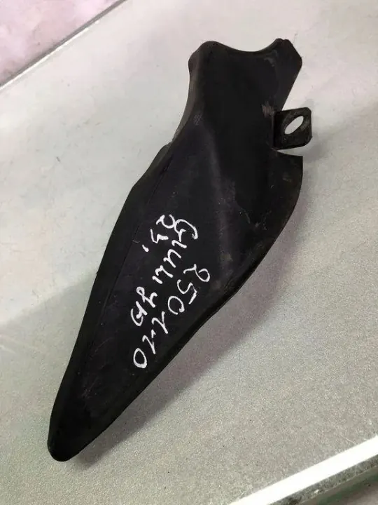 Tuulilasin suojus OEM 50546544 Alfa Romeo Giulialle image 2