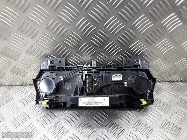 Isuzu D-MAX AC-ohjausmoduuli OEM 8975436841 image 4