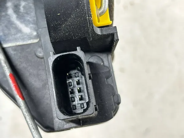 Hintertürschloss linke Seite Buick Encore I 13579545 image 7