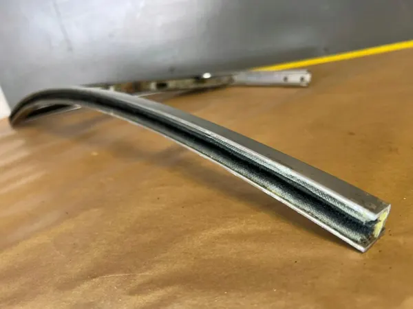Opel Commodore A Coupe dörrfönsterram OEM 582 image 10
