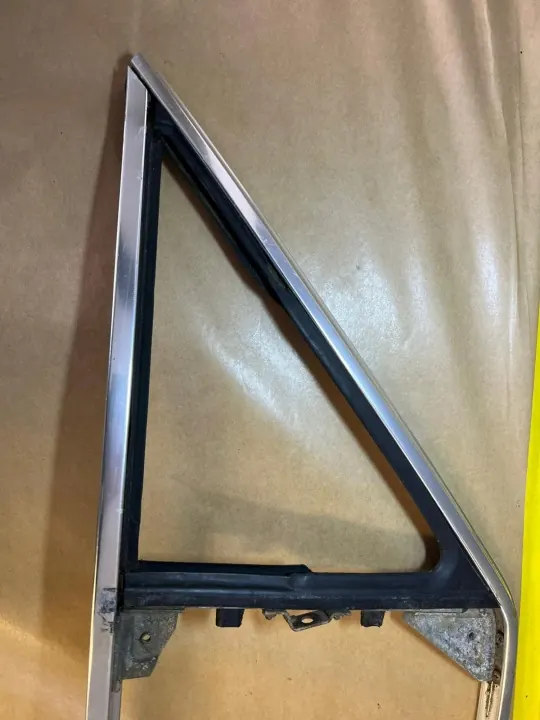 Opel Commodore A Coupe dörrfönsterram OEM 582 image 3