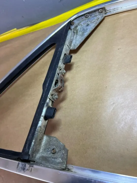 Opel Commodore A Coupe dörrfönsterram OEM 582 image 6