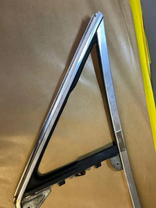 Opel Commodore A Coupe dörrfönsterram OEM 582 image 8