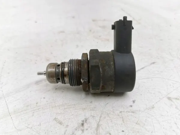 Régulateur pression carburant Toyota OEM 0281002626 image 6