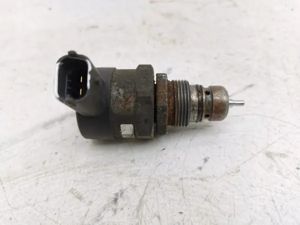 Régulateur pression carburant Toyota OEM 0281002626 image 7