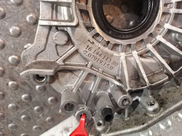 Olje pump 1614411380 Citroen Berlingo III 1.6 BlueHDI image 2