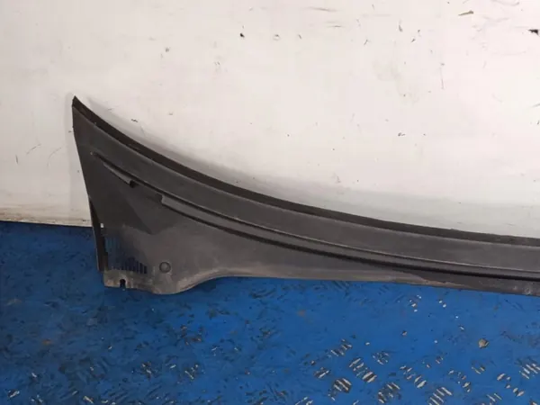 Fiat Grande Punto 3 tuulilasin tiiviste OEM 51748698 image 3