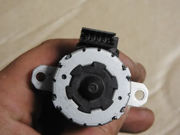 Xenon-Scheinwerferverstellmotor BMW X5 E70 7401878 image 4