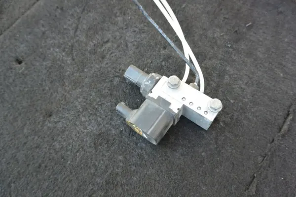 Distributeur Airmatic OEM Mercedes-Benz Classe E CLS image 8