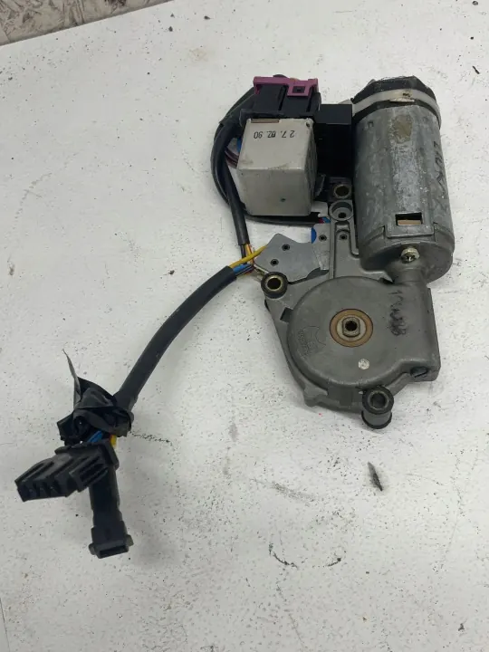 Motor de techo solar Audi Coupe OEM 40374712 - Usado image 2