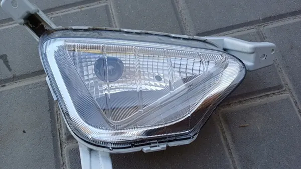 FARO DIREITO HYUNDAI I20 III image 2