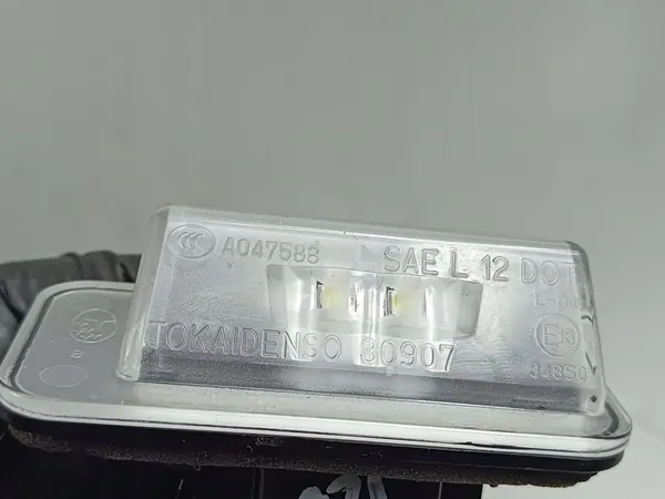 Subaru Forester SK Luz de Placa image 5