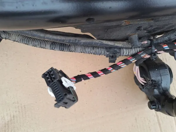 Crochet de Remorquage Arrière OEM 5H9803881D VW Golf 8 image 6