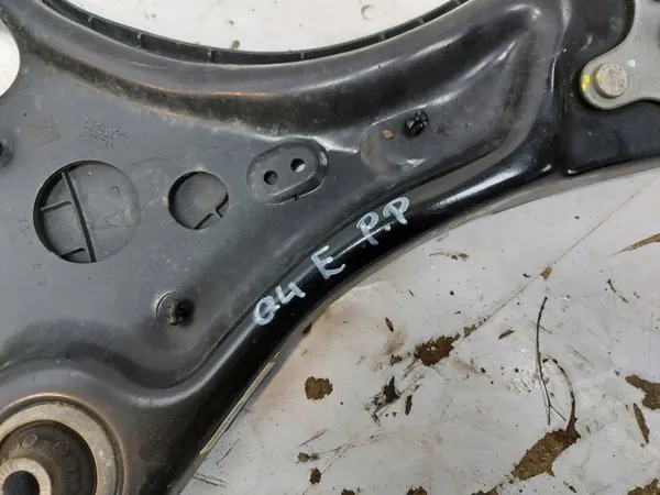 OEM 1EA407152A Etu-Oikea Viputanko Audi Q4 E-TRON:lle image 4
