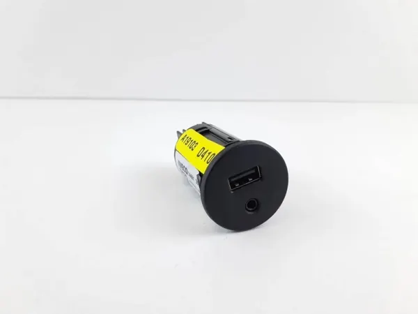 USB/AUX-poort OEM 5802012270 voor Iveco Daily VI Lift image 2