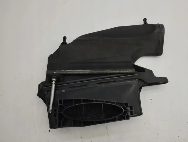 Mercedes-Benz CLS C218 X218 2014 Ilmansuodattimen kotelo A6420904401 image 3