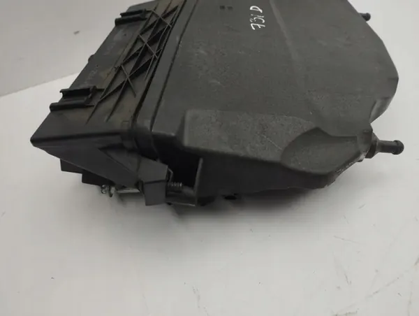 Mercedes-Benz CLS C218 X218 2014 Ilmansuodattimen kotelo A6420904401 image 5