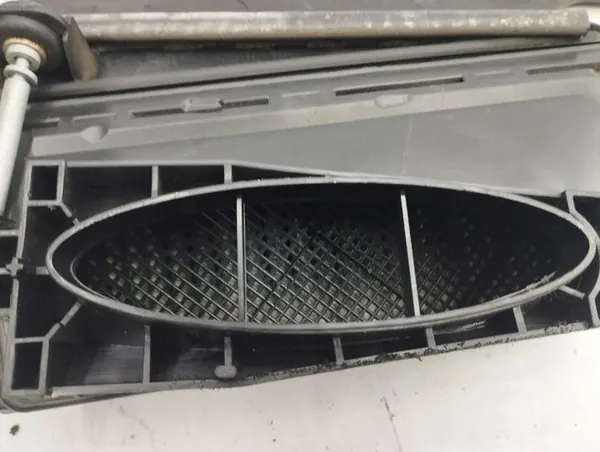 Mercedes-Benz CLS C218 X218 2014 Ilmansuodattimen kotelo A6420904401 image 6