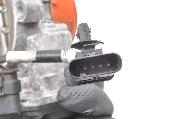 VOLVO XC60 II XC90 II T8 Hybrid Drosselklappe 31459842 image 3