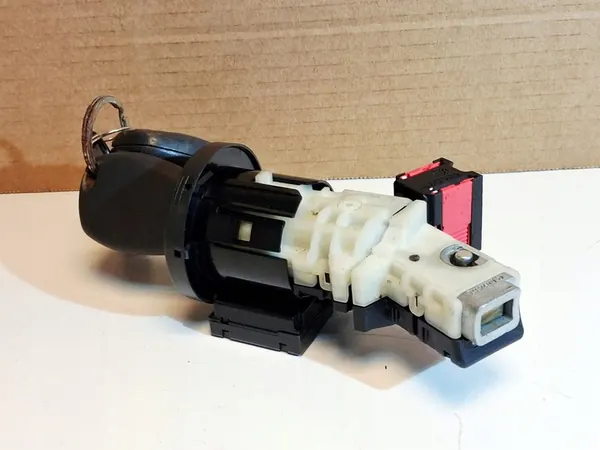 Renault Twingo III Avain 487009186R image 5