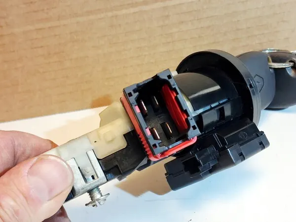 Renault Twingo III Avain 487009186R image 6