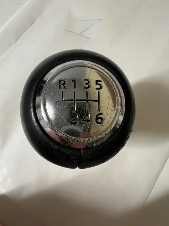 Pomo de cambio Mazda OEM GBGGGRF1222446354 - Usado image 10