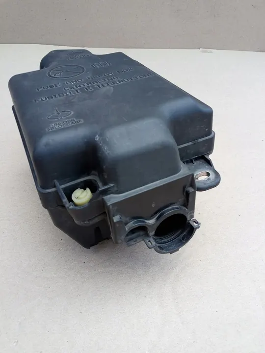 FIAT 500L 1.3 M-JET Tampa da Caixa de Fusíveis OEM image 3