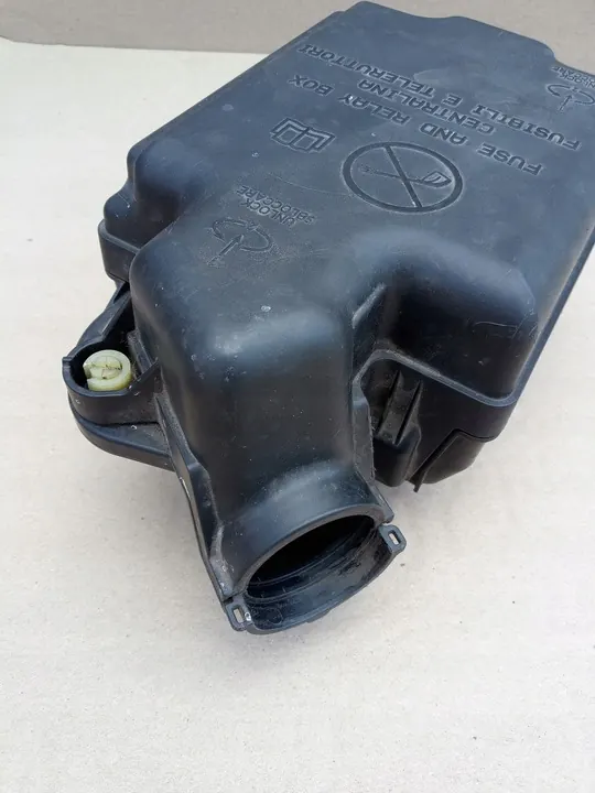 FIAT 500L 1.3 M-JET Tampa da Caixa de Fusíveis OEM image 4