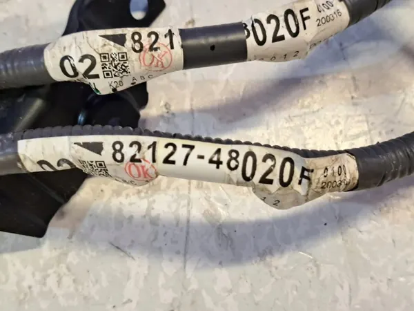 Lexus RX Hybrid ruiskutusputket OEM 8212748020F image 3