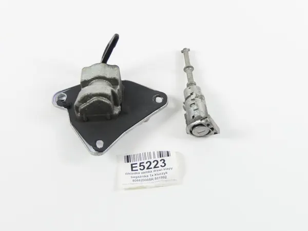 OEM 806620005R Barillet de serrure coffre Renault Megane III image 2