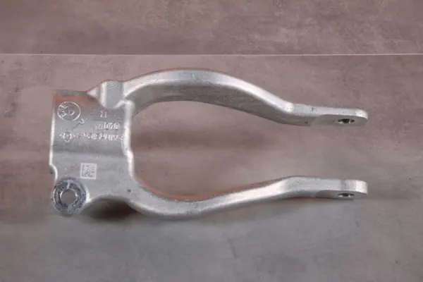 BMW OEM 6865930 Suporte Amortecedor Dianteiro Direito - Usado image 3
