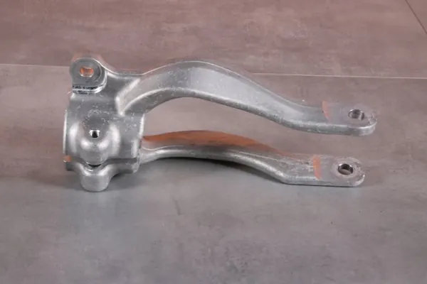 BMW OEM 6865930 Suporte Amortecedor Dianteiro Direito - Usado image 5