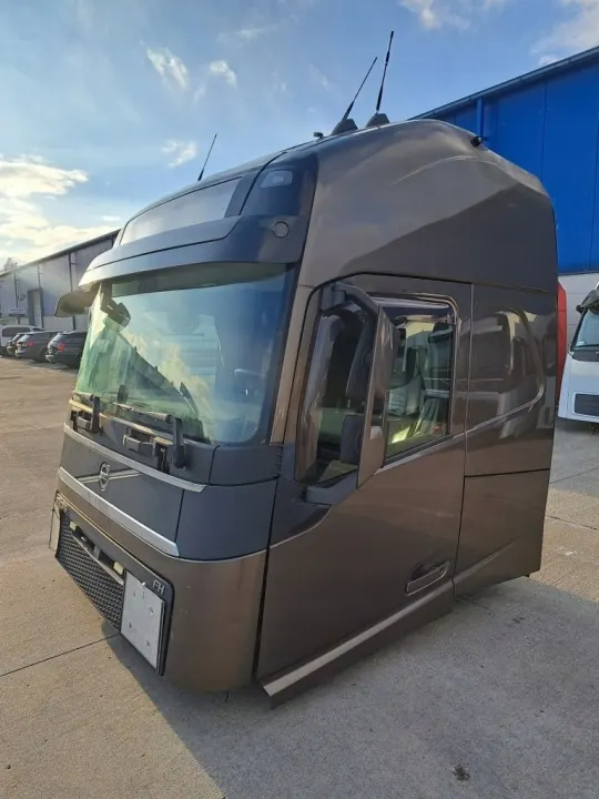Cabina Volvo FH Globetrotter OEM 85103676 - Usado image 3