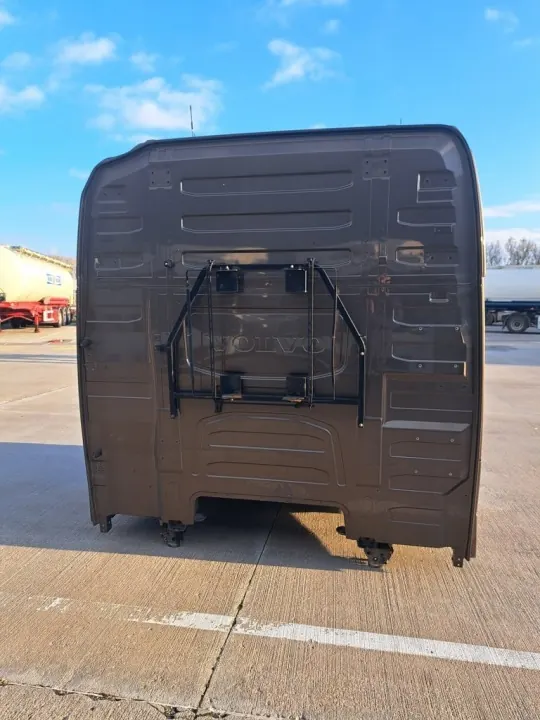 Cabina Volvo FH Globetrotter OEM 85103676 - Usado image 4