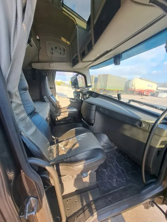 Cabina Volvo FH Globetrotter OEM 85103676 - Usado image 7