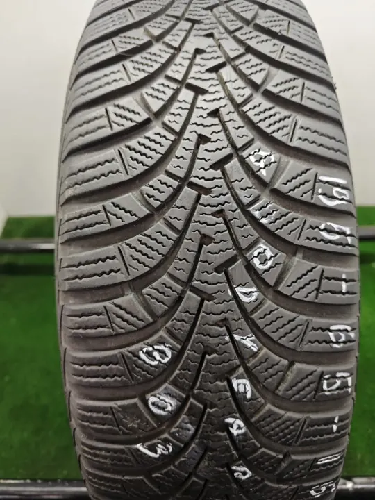 2x Goodyear UltraGrip 8 195/65R15 Winterbanden image 3