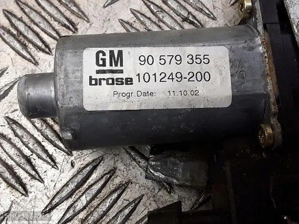 Opel Zafira A fönsterregulator OEM 90579355 image 3