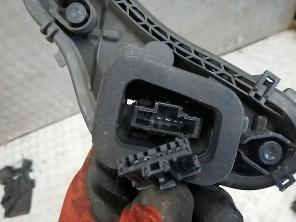 Peugeot 3008 I takavalot oikea insertti OEM FRE25001 image 10