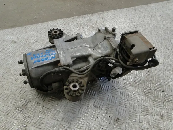 Mitsubishi Outlander III 2.0B Auto 2015 Diff image 3