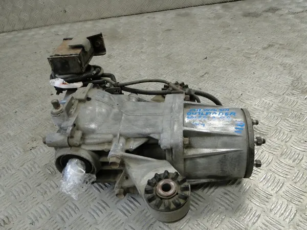 Mitsubishi Outlander III 2.0B Auto 2015 Diff image 5