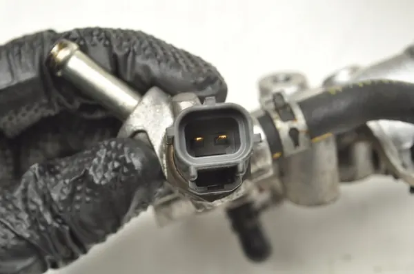 MAZDA CX-7 2.2D Capteur de Température de Carburant image 3