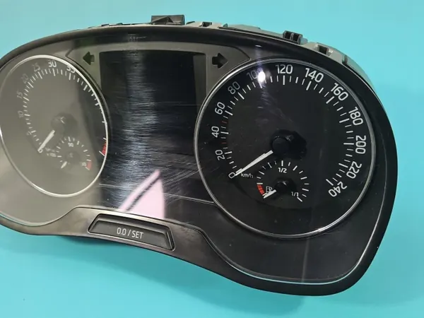 Snelheidsmeter Skoda Fabia III 1.4 TDI 6V0920741C image 3
