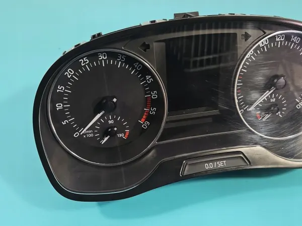 Snelheidsmeter Skoda Fabia III 1.4 TDI 6V0920741C image 4