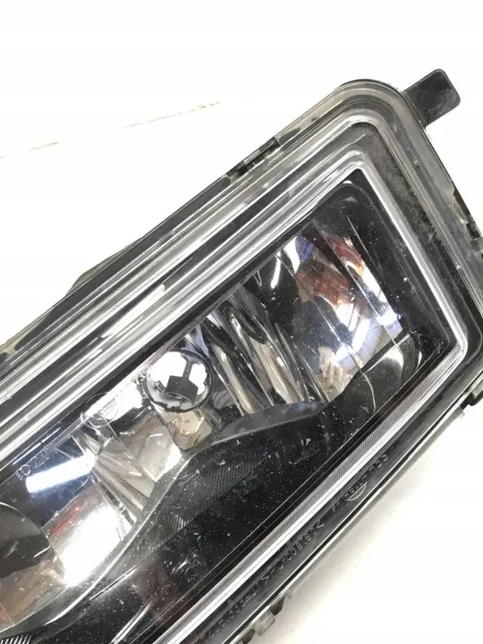 Volkswagen Amarok 2010 Etuvasen ajovalot image 4