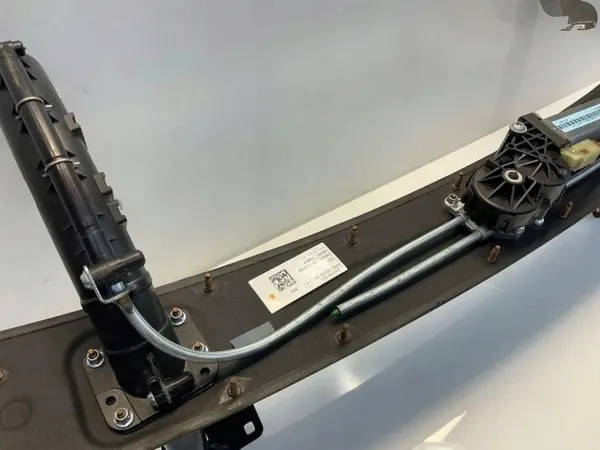 Mercedes GT X290 takaspoilerimekanismi OEM A2907900200 image 4