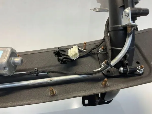 Mercedes GT X290 takaspoilerimekanismi OEM A2907900200 image 6