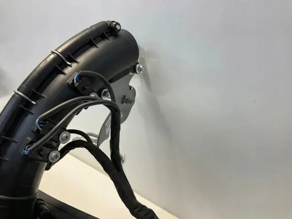 Mercedes GT X290 takaspoilerimekanismi OEM A2907900200 image 8