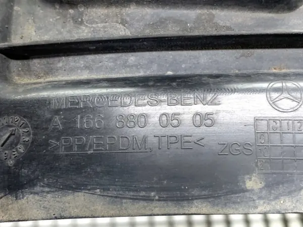 Voor linker wielkastbeschermer OEM A1668800505 Mercedes image 3