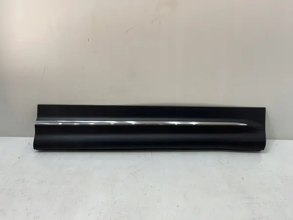 Mercedes GLB W247 Höger Framdörrlist OEM A247 image 2